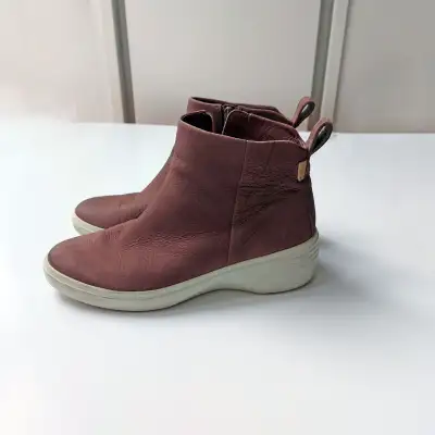 Womens Ecco Soft 7 Wedge Booties Leather Insole Nubuck Size 8.5, View more