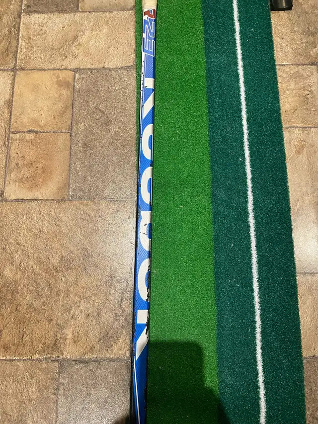 Reebok R23 SR Flex  Crosby P29 Left Handed Hockey Stick 64” in Hockey in Hamilton - Image 8
