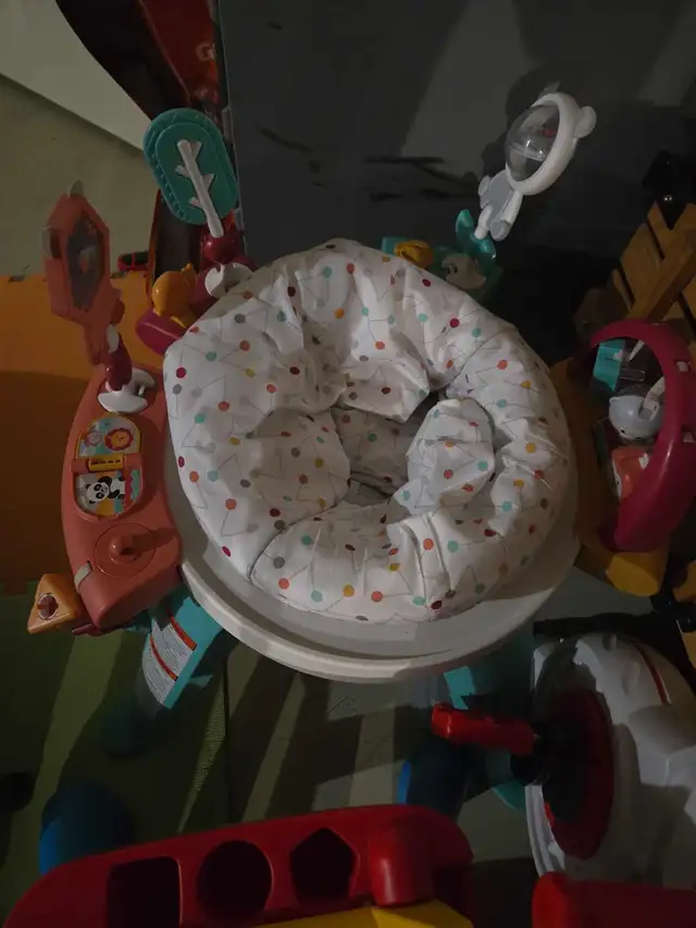 Fisher-Price 3-in-1 Spin & Sort Activity Center in Playpens, Swings & Saucers in Edmonton - Image 3