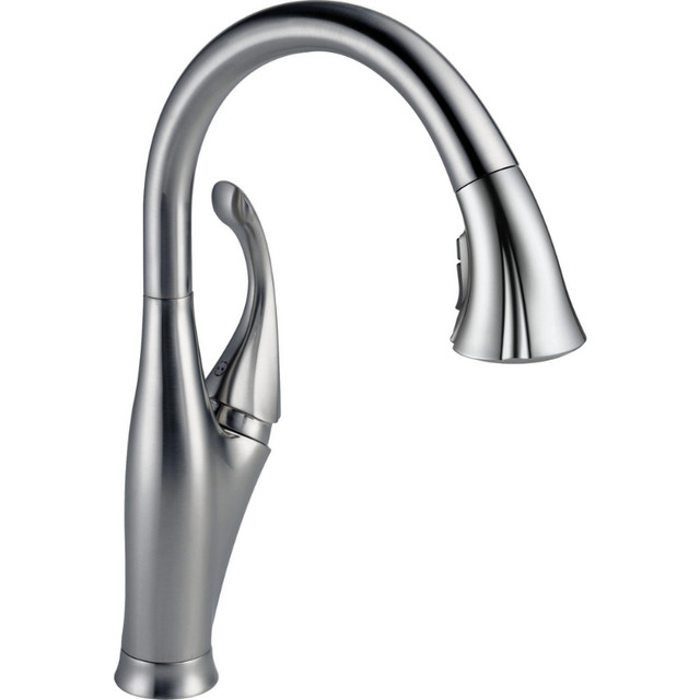 Robinet cuisine - Kitchen faucet DELTA 9192-AR-DST in Plumbing, Sinks, Toilets & Showers in Laval / North Shore