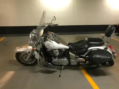 2009 Vulcan 900 LT, amazing shape well taken care of no damage or issues i am the second the owner....