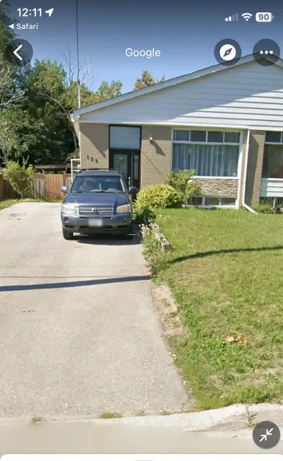 2 bedroom basement for rent in Richmond hill. Separate entrance , separate washer/dryer. Close to bu...