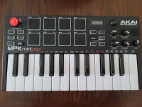 AKAI MPK mini play keyboard drum pad controller
