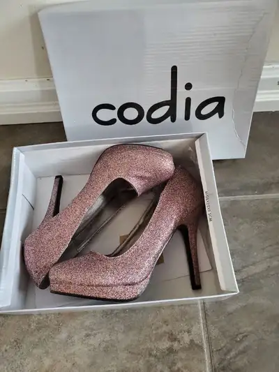 Women's shoes with high heels, View more