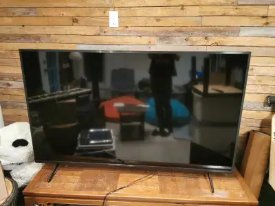 works great, factory reset, is google smart tv. i cant deliver, i dont have a car.