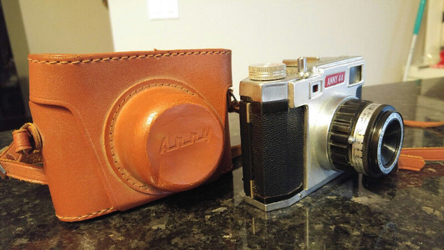 Anny-44 127 roll film camera and case in Cameras & Camcorders in City of Toronto - Image 2