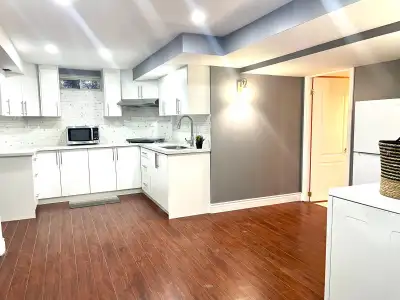 Single room available for Rent in a Renovated 2 Bed 1 Bath basement in high demand Meadowvale detach...