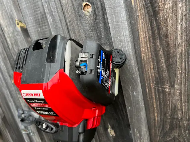 Troy Bilt Weed Eater/Trimmer/ Edger in Outdoor Tools & Storage in Owen Sound - Image 4
