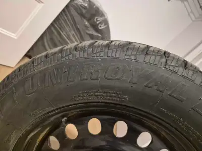 225/65R17 USE ONLY 2 WINTER SEASON. Good condition. Pick up only.