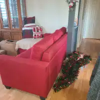 Canapé rouge très prope