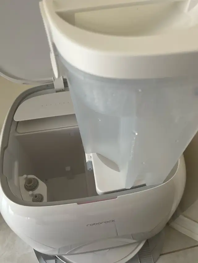 roborock Robot Vacuum with Mop in Vacuums in Markham / York Region - Image 3