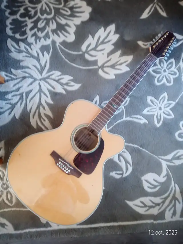 Beautiful Takamine Jumbo GJ72CE-NAT 12 guitar in great condition in Guitars in Drummondville - Image 2