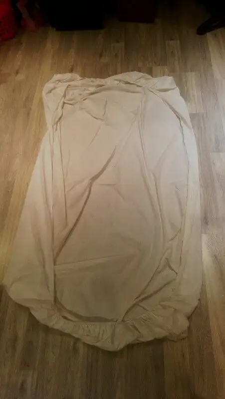 Twin Size bedding in Bedding in Ottawa - Image 4