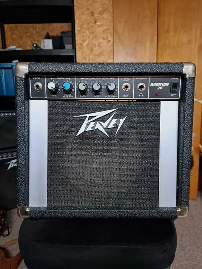 Sounds nearly identical to the Peavey Decade. Has added "Thick" switch for mid boost. Very nice cond...