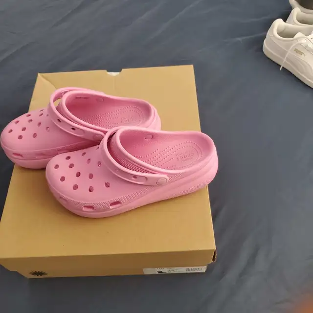 Crocs Slip-on in Kids & Youth in Longueuil / South Shore - Image 3