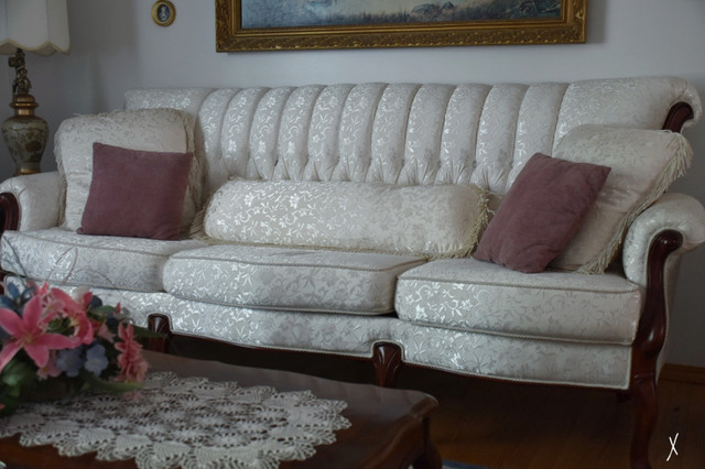 French Provincial White Sofa/Couch & matching pillows in Couches & Futons in Regina - Image 2