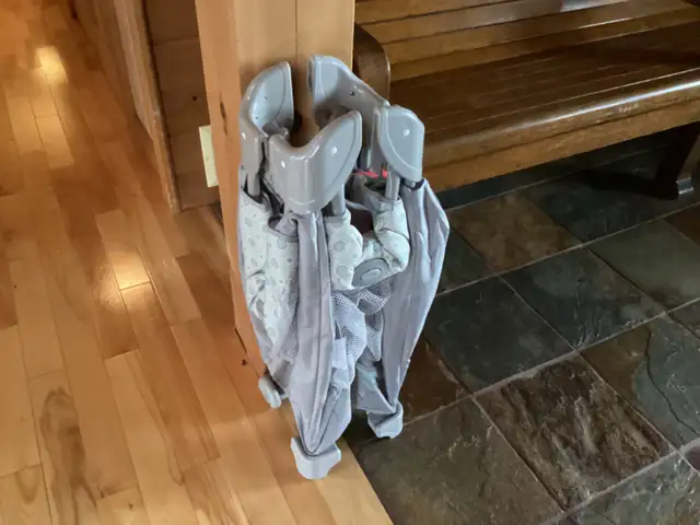 Graco Travel Crib in Cribs in London - Image 7