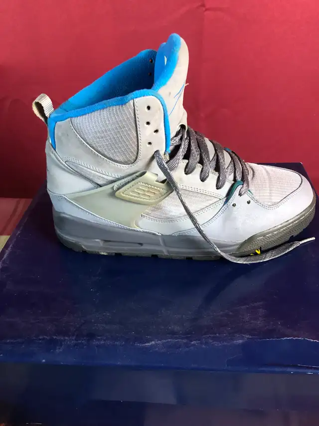 Air Jordan Flight 45 Trek Winterized - Wolf Grey/University Blue in Men's Shoes in Oakville / Halton Region - Image 7