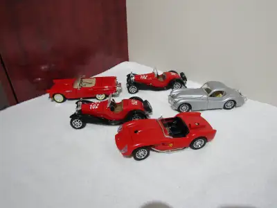 1/24 DIECAST COMME NEUF THUNDEBIRD 1958, FERRARI 250 TESTA ROSSA, JAGUAR XK120 2 BUGATTI TYPE 55 193...