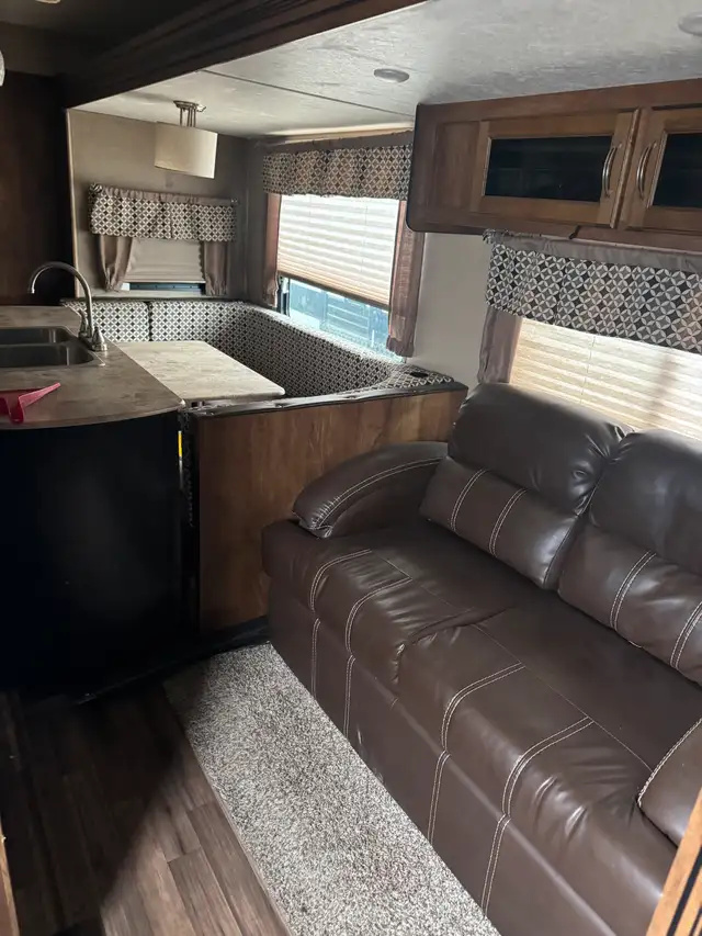 2018 Chaparral Lite 29BHS 5th Wheel in RVs & Motorhomes in Penticton - Image 10