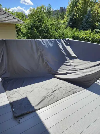 Cette bâche 10'/11'' est idéale pour protéger vos meubles de patio des intempéries. Bien qu'elle ait...