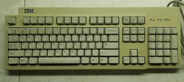 Vintage IBM PS/2  Keyboard Model: KB-7953 & KB-9910 dans Souris, claviers et webcaméras  à Ville de Montréal