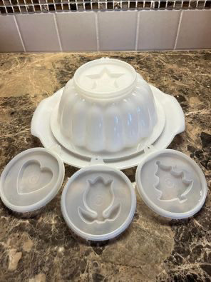 Vintage Tupperware Jello mold in Kitchen & Dining Wares in Charlottetown