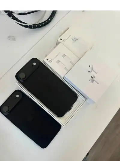 "iPhone 17 Air 256GB 100% Btry AirPods / Charger & Drop-Off 100% Battery Health * 256GB STORAGE CAPA...