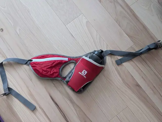 Ceinture avec gourde Salomon NEUVE in Fishing, Camping & Outdoors in Drummondville - Image 7