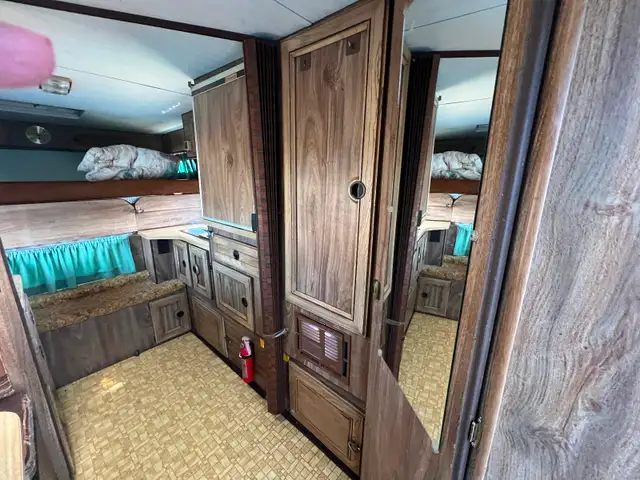 10.5 Foot Truck Camper in Travel Trailers & Campers in Port Alberni - Image 6