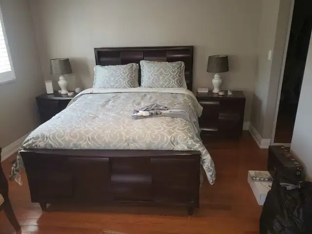 Complete queen size 7 Piece Bedroom Set, high end mattress inc in Multi-item in Mississauga / Peel Region - Image 4
