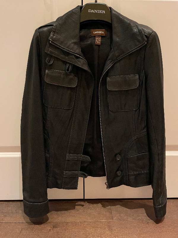 Ladies leather jacket in Women's - Tops & Outerwear in Ottawa