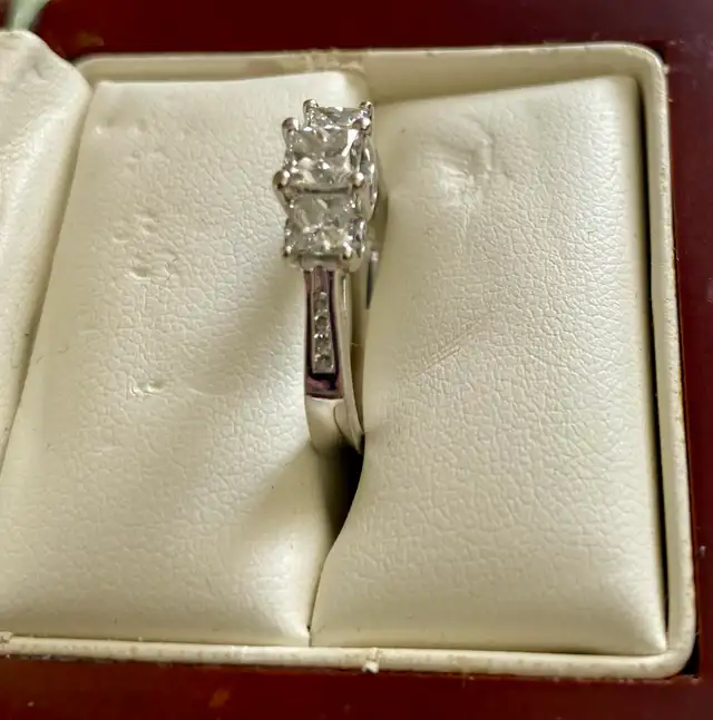 PRICE LOWERED! Gorgeous 14kt White Gold Diamond Engagement Ring ...