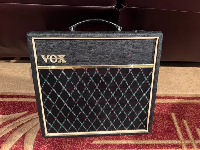 Vintage VOX V9168R Pathfinder 15R 15W 1X8 Guitar Combo Amp in Amps & Pedals in City of Toronto - Image 2