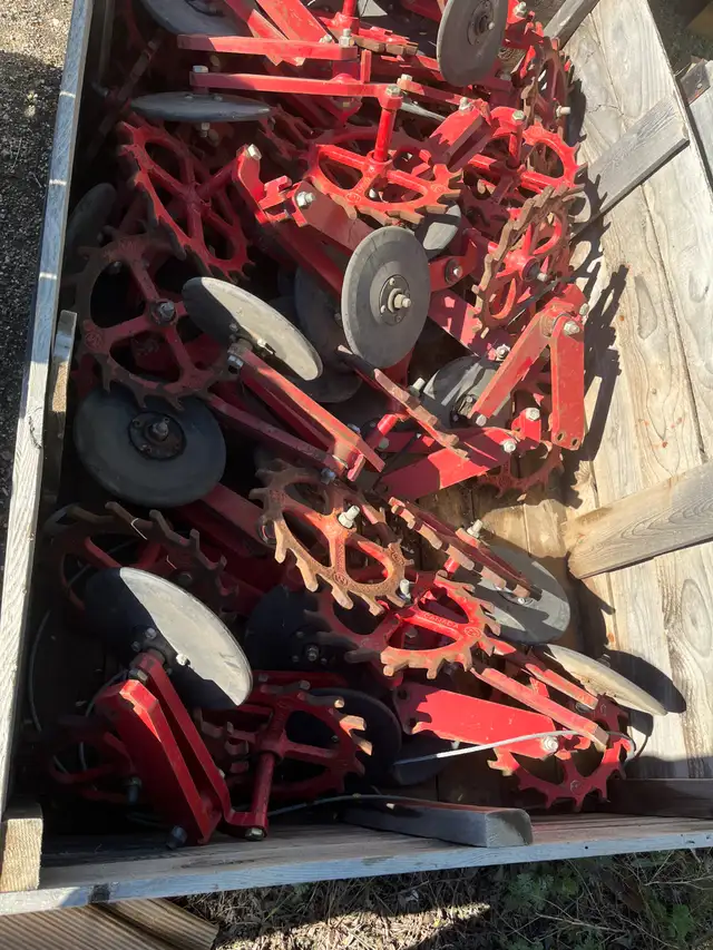 Morris - misc. air drill & tillage parts in Other in Regina - Image 5