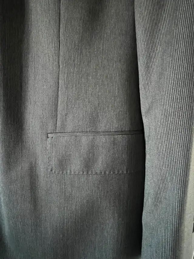 Hugo Boss Men’s Suit 44R –  with Pocket Square and Garment Bag in Men's in St. Albert - Image 6