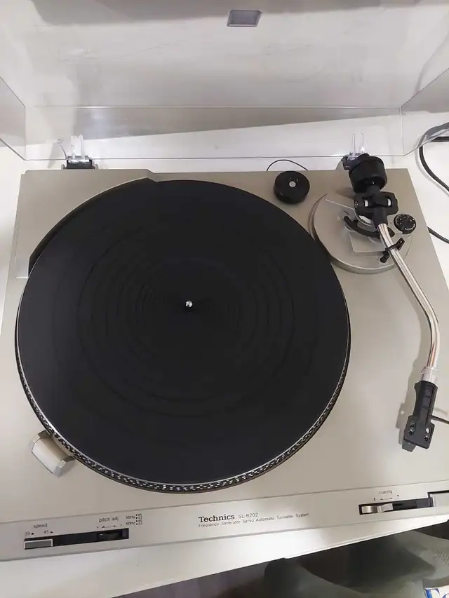 Vintage technics turntable in Stereo Systems & Home Theatre in Belleville - Image 5