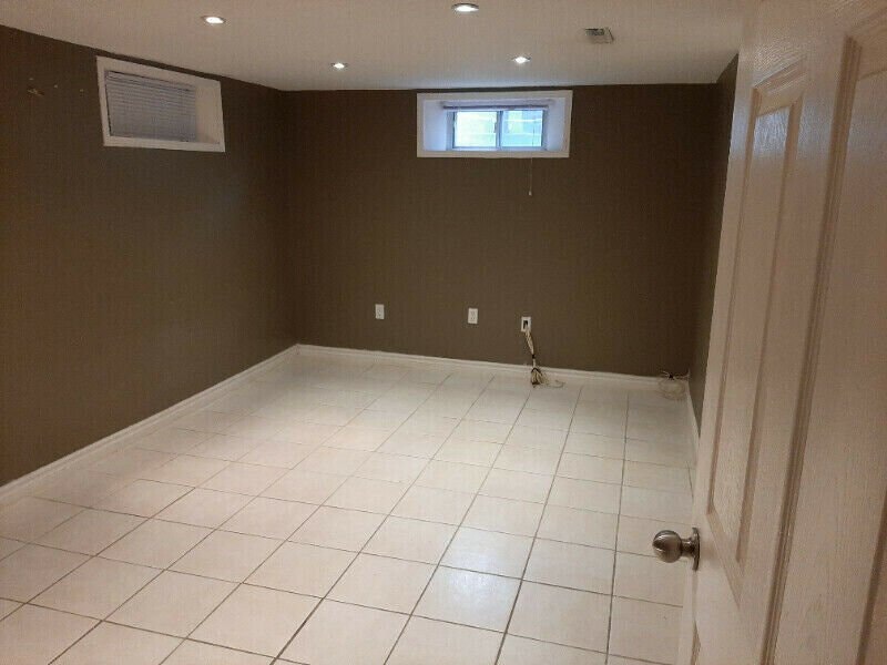 MOVE NOW! 2 BEDROOM+DEN. Yonge&Steeles.FREE Wifi,Parking,Laundry 4