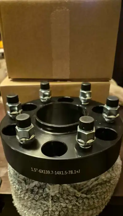 Wheel spacers. Truck. Full set of 4 1.5" thick 6x139 bolt pattern 14mm x 1.5 thread Fits 1999 and up...