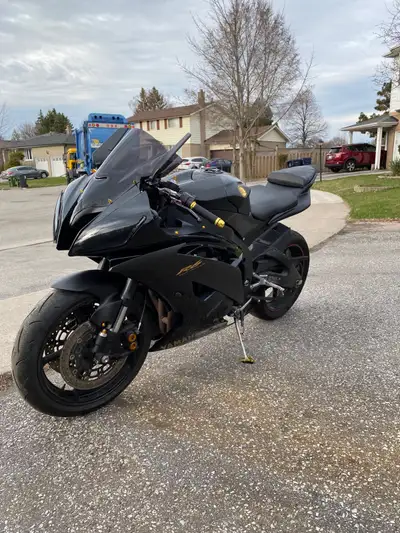 2006 Yamaha R6 converted to 2016 Raven Edition (OEM fairings and front conversion) Approx 30,000km o...