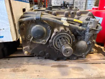 Main shaft and mating gears have wear, can be used as is or minor rebuild. Very low km heavy use uni...