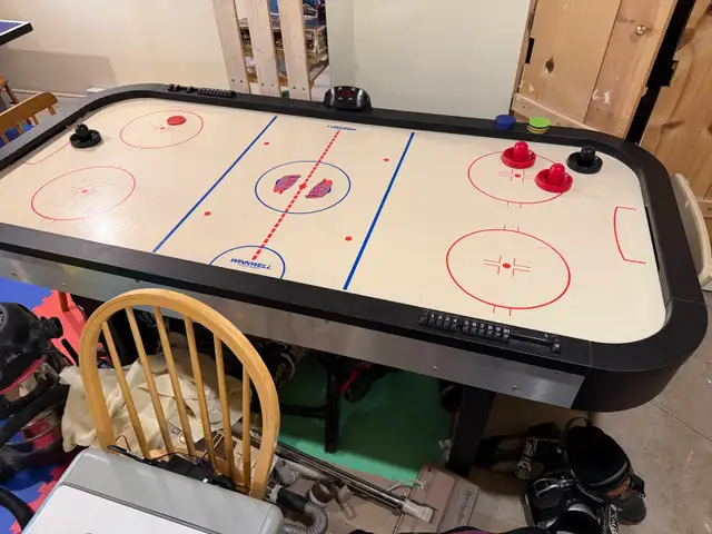 Large air hockey table in Toys & Games in Bedford - Image 3