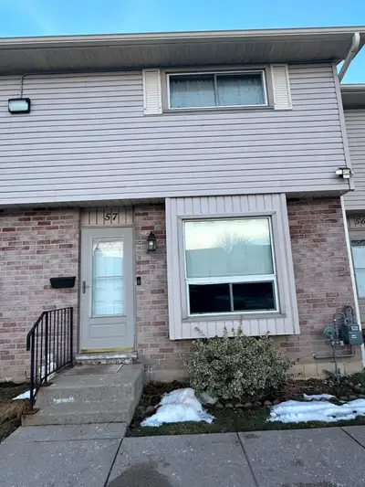 SPACIOUS 3-BEDROOM CONDO FOR RENT Unit 57 – 226 Highview Avenue West, London, ON $2,300 / month + Hy...