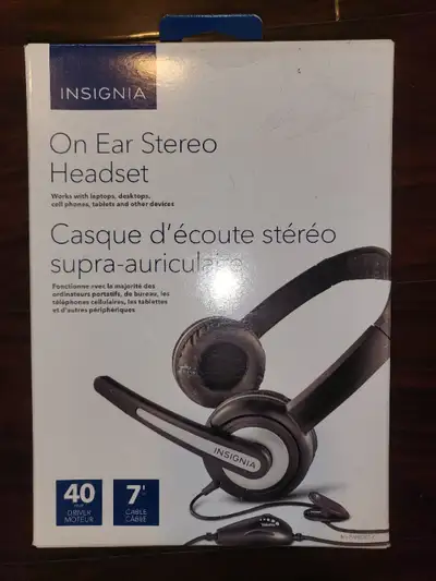 Insignia Deluxe Stereo PC Headset with Adjustable Boom Microphone (NS-PAH5205-C). Hands Free Call. C...