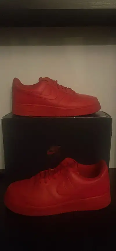 Nike Red Air Force 1 Size 10.5 men’s, Voir plus