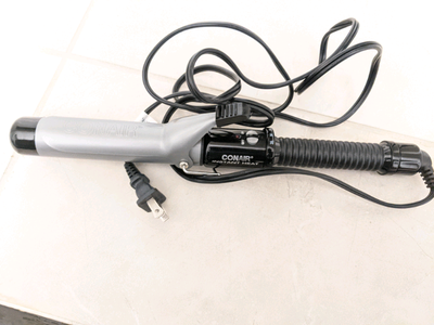 CONAIR - Instant Heat Ceramic Curling Iron - 1 Inches. Used once, excellent condition.