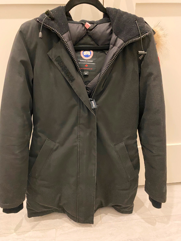 Canada Goose Victoria Parka Women’s size Small in Women's - Tops & Outerwear in Mississauga / Peel Region