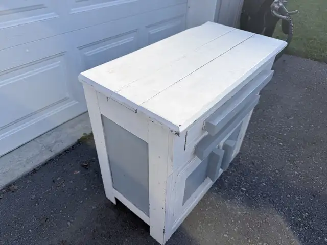  vintage cabinet  in Hutches & Display Cabinets in Peterborough - Image 4