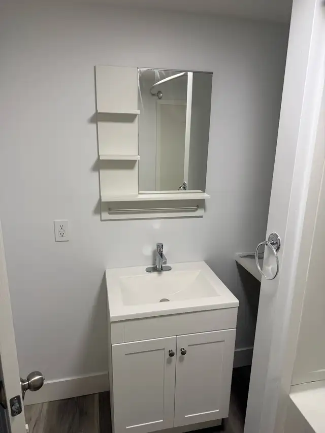 1 Bedroom Apartment in Long Term Rentals in City of Halifax - Image 5