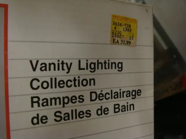 Indoor lighting Lot Vanity Light , Fluorescent and Wall Light in Indoor Lighting & Fans in Brantford - Image 8